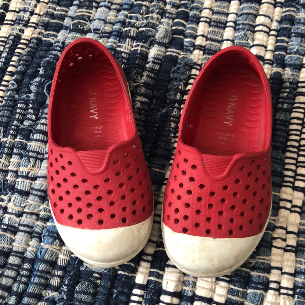 Old Navy red native like shoes sz 5